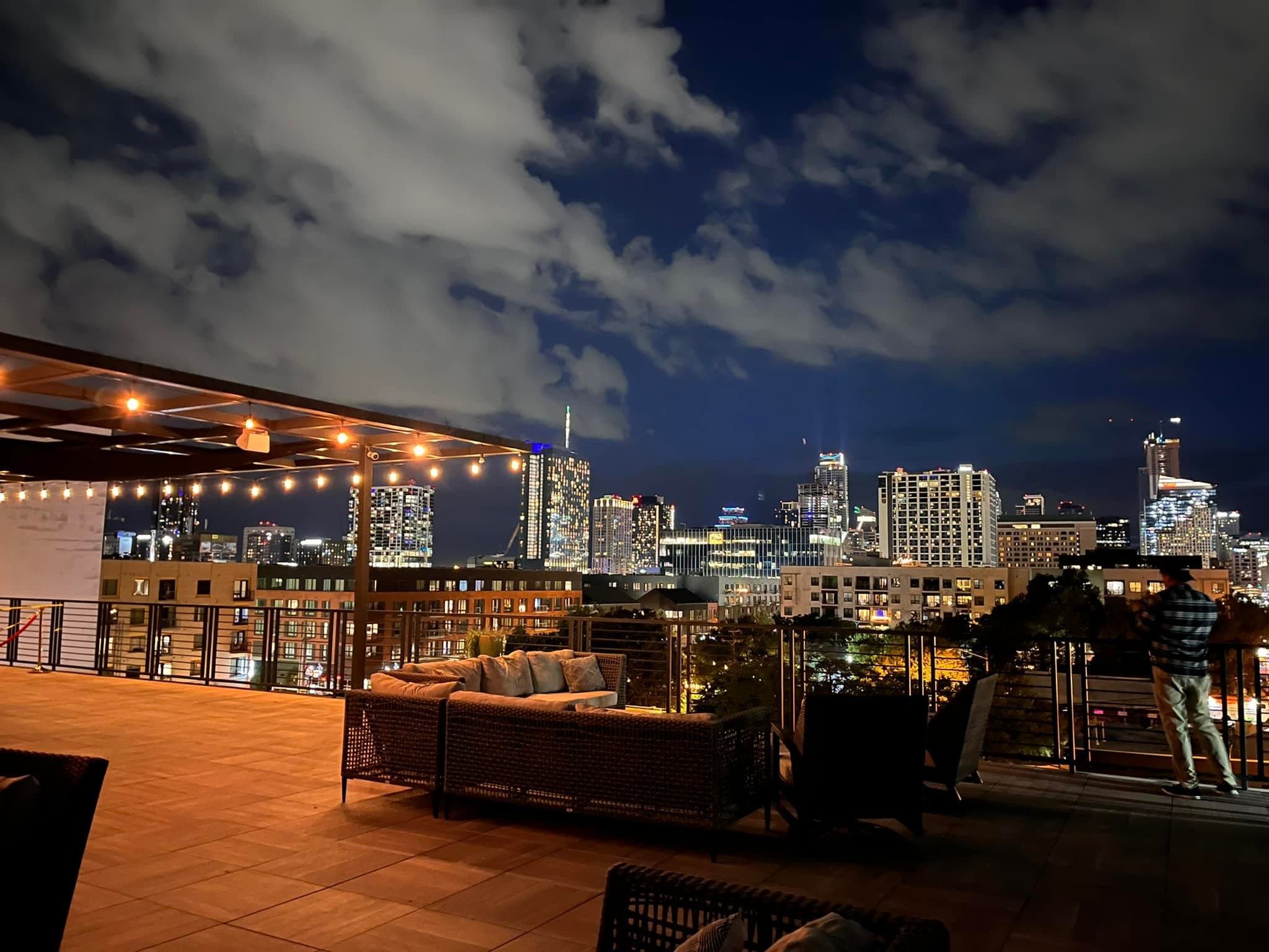 Inn Cahoots Rooftop